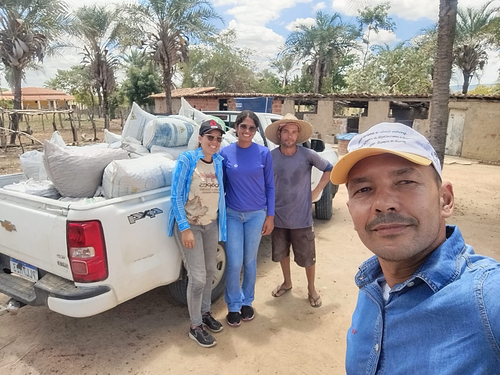 APPJ e COOPES articulam comercialização do licuri no território ...
